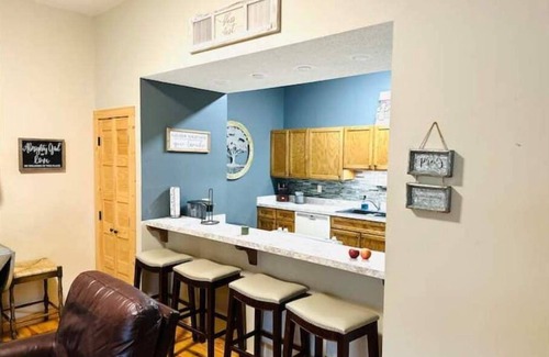 Livingston Apartment | 2 bdrm 3bath downtown apartment