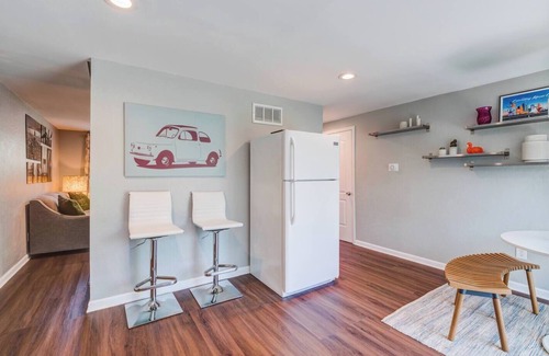 Rosedale Apartment | 2 Bdrm Near KU Hospital | 30v2