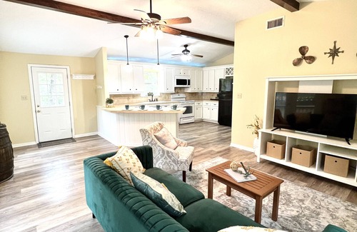 Montgomery Cabin | 2 BDRM Treehouse Hideaway- Lake Conroe | Boat ramp