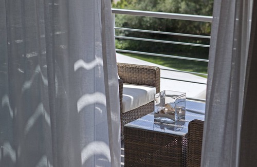 Gargaliani House | 2 bdrm villa with parking and great sea views. Located in a quiet neighbourhood