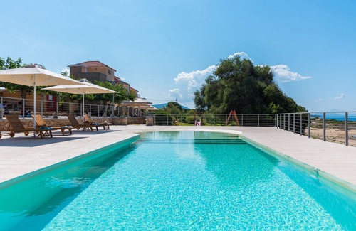 Gargaliani House | 2 bdrm villa with parking and great sea views. Located in a quiet neighbourhood