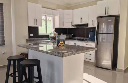 Paraiso Apartment | 2 Bdrm, Wi-fi, Hot Water Near Beach and River, 2R