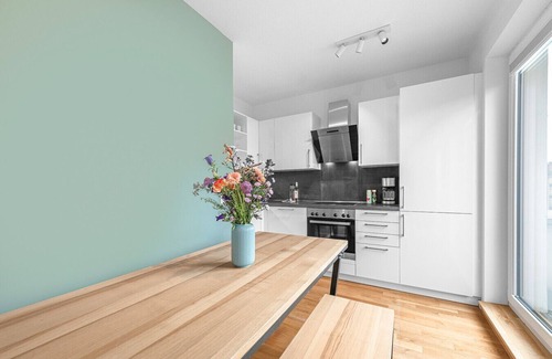 Gesundbrunnen Apartment | 2 Bedroom Apartment with Balcony