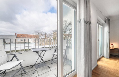 Gesundbrunnen Apartment | 2 Bedroom Apartment with Balcony