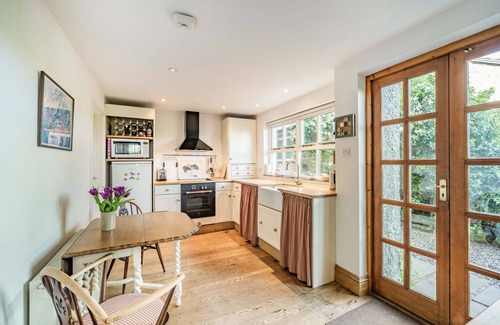 Lindale Cottage | 2 BEACON HIGH, family friendly, character holiday cottage in Lindale