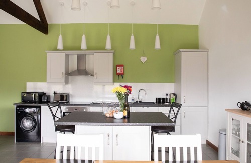 Tirabad Cottage | 2 BEACON VIEW BARN, pet friendly, with hot tub in Beguildy