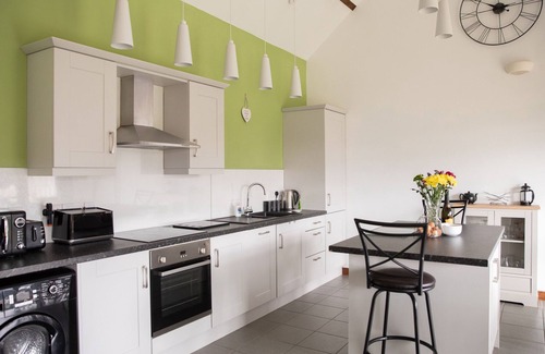 Tirabad Cottage | 2 BEACON VIEW BARN, pet friendly, with hot tub in Beguildy
