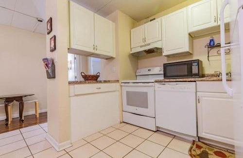 East Ridge Apartment | 2-bed, 1-bath apartment near I-24, Great location
