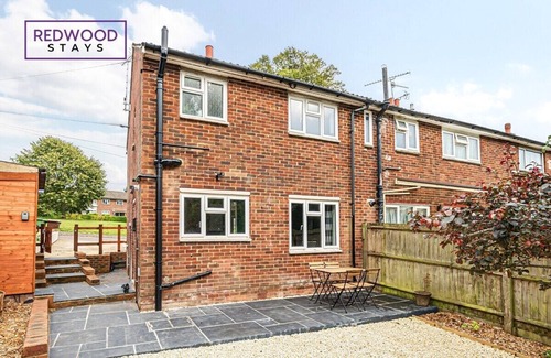 Alton House | 2 Bed 1 Bath House, FREE Parking and Garden