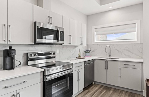 Foothills Apartment | 2 bed, 1 bath on Silver Star Mountain