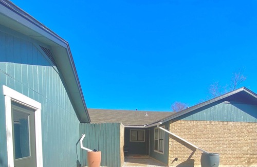 Chisholm Valley South House | 2 bed 1 bath with Puppy Palace Flex Space!