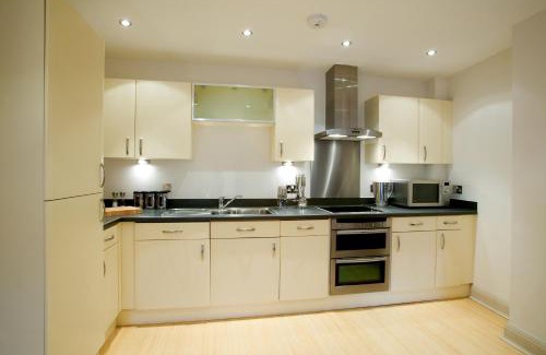 Newbury Apartment | 2 bed 2 bath at Pelican Hse in Newbury - FREE secure, allocated parking