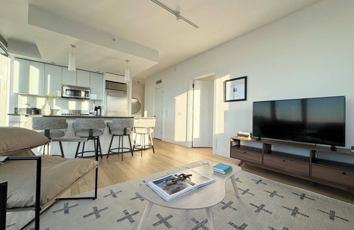 Lincoln Square Apartment | 2 bed/2 bath luxe condo in Midtown