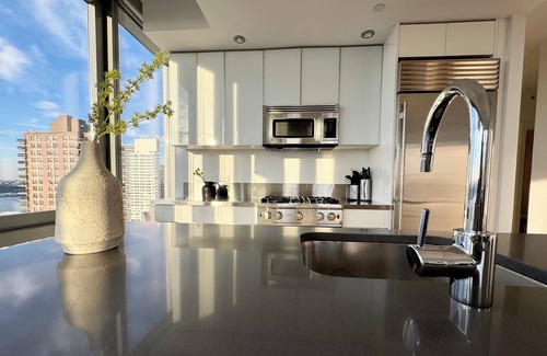 Lincoln Square Apartment | 2 bed/2 bath luxe condo in Midtown