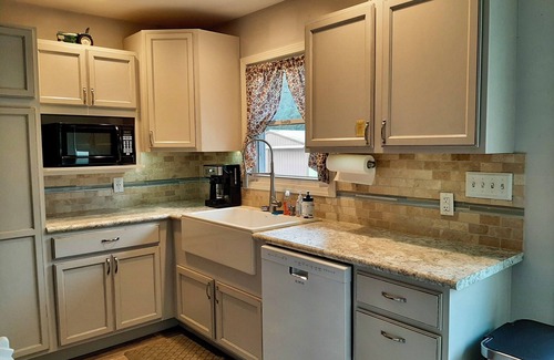 Scheller House | 2 bed 2 bath Near Lake Access Hunt & Gather Lodge