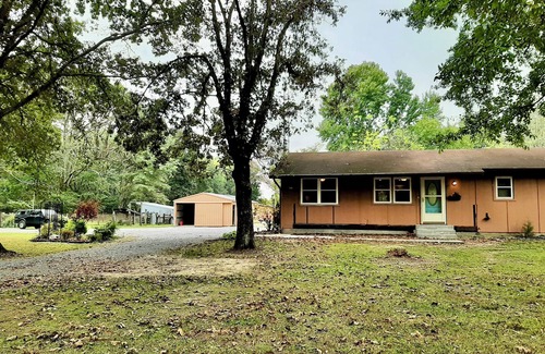 Scheller House | 2 bed 2 bath Near Lake Access Hunt & Gather Lodge