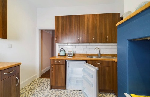 Leigh-on-Sea Apartment | 2 Bed Apartment- Leigh Broadway