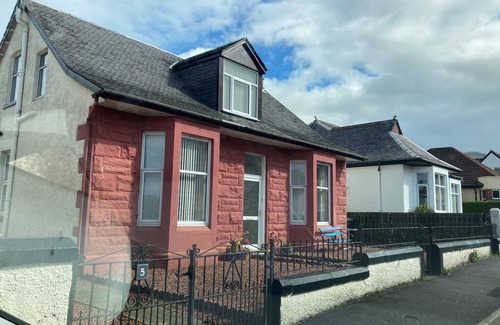Largs Apartment | 2 Bed apartment, great location, free parking