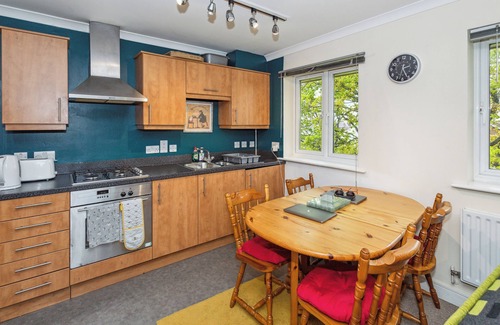 Hatfield Apartment | 2 Bed Apartment - Sleeps 5 - Pets - Parking - Wifi
