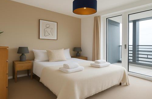 Prince's Apartment | 2 Bed Balcony Flat in Vauxhall