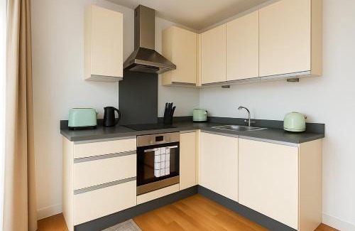 Prince's Apartment | 2 Bed Balcony Flat in Vauxhall
