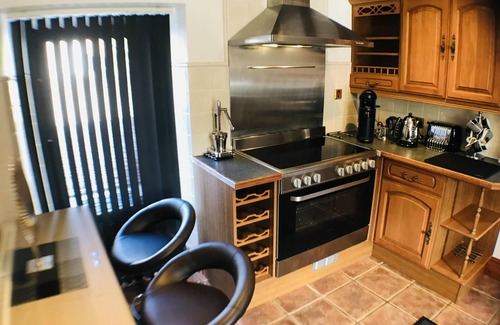 Cauldon Low House | 2 Bed Barn Alton Towers Chatsworth Polars Peaks
