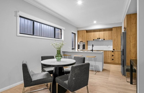 Beechworth House | 2 Bed Central New townhouse