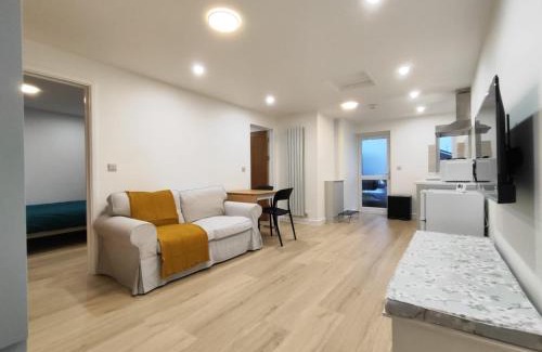 Chippenham House | 2 Bed Chippenham House with Parking