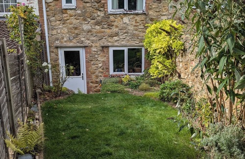 Faringdon Cottage | 2-Bed cosy cottage in a quiet market town, south facing views
