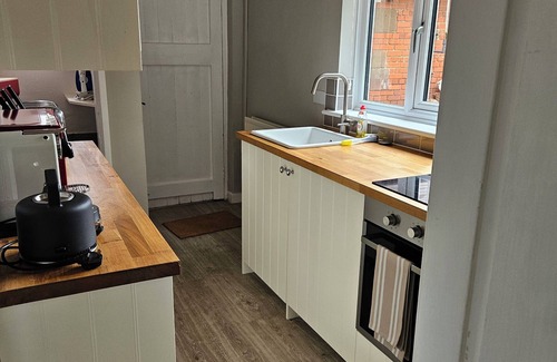 Chester House | 2-Bed Cottage Retreat Next to Famous White Horse!
