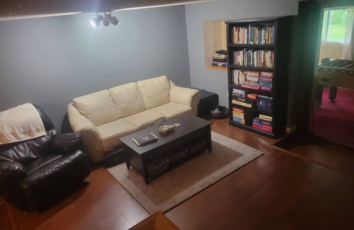 Cheektowaga Apartment | 2 Bed/Couch Lovely Lounge and Workspace