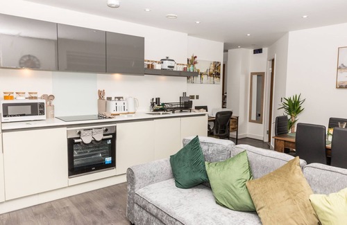 Stonnall Apartment | 2 Bed Deluxe Apartment/Free Parking/Free WiFi