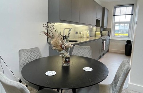 Fulham Broadway Apartment | 2 bed flat West Kensington/Fulham