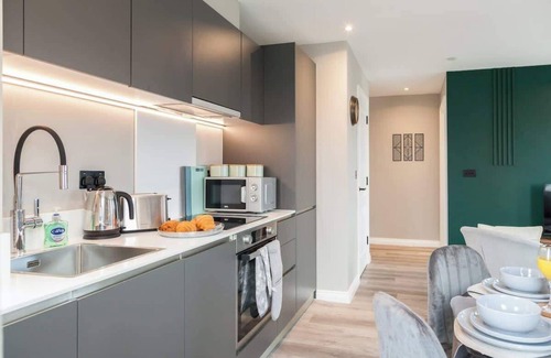 Leeds Apartment | 2 Bed Flats near Station & City Centre - Sleeps 6