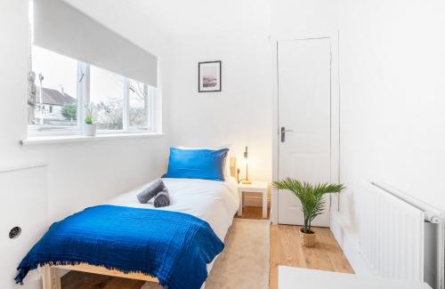 Kirkcaldy Apartment | 2 Bed-Ground Floor-Free Parking
