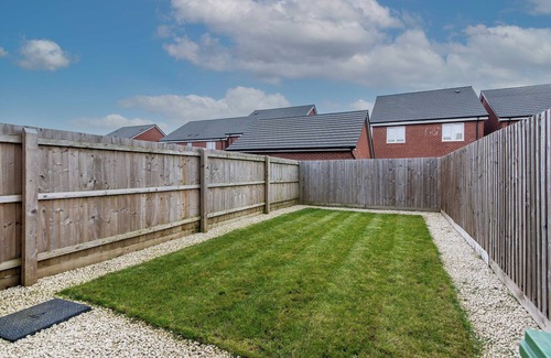 Newark House | 2-Bed Home in Quiet Neighborhood with Parking & Wifi