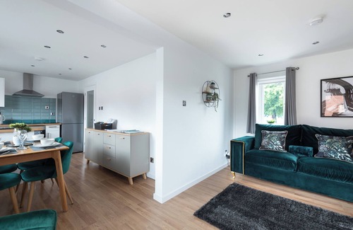 Hull House | 2 Bed Home near Hull Marina for contractors and families.