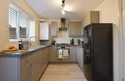 North Collingham House | 2-bed home with garden & drive, near Newark
