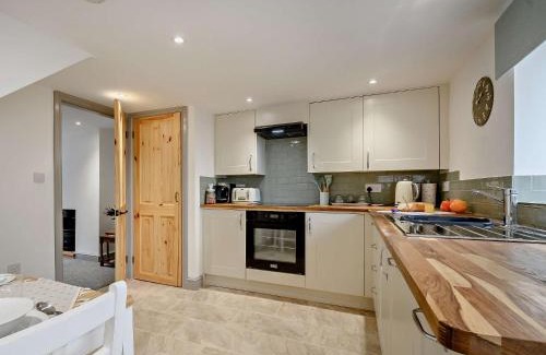 Upton St. Leonards House | 2 Bed in Gloucester 91603