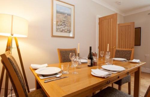 Saltmarshe House | 2 Bed in Howden G0113
