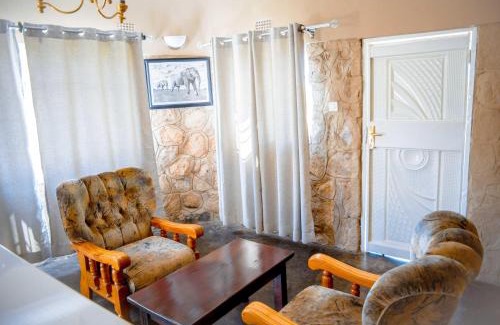 Matabeleland South Villa | 2 bed Moloko family lodge with kitchen - 2212