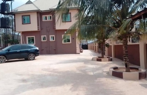 Benin City Apartment | 2 Bed-Sleeps 4-Free Parking-AirCon-3