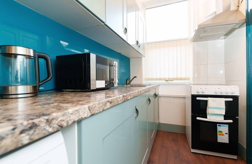 Harehills House | 2 Bed Sleeps 6 in Leeds with Smart TV's