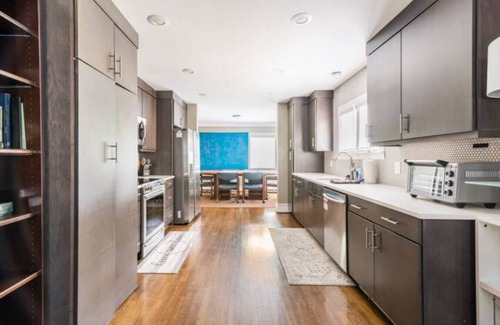 Biddleville House | 2 Bed stay near Uptown with updated Bath/Kitchen