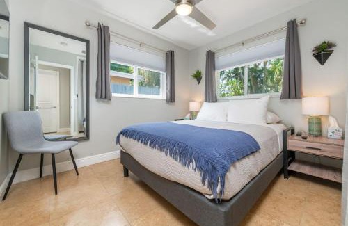 Wilton Manors House | 2 Bed - Steps from Wilton Drive I Fire Pit I BBQ