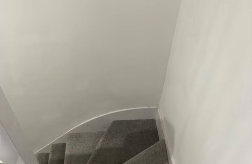 Hendon Apartment | 2 bed Sunny London Apartment - Sleeps 4 & Parking