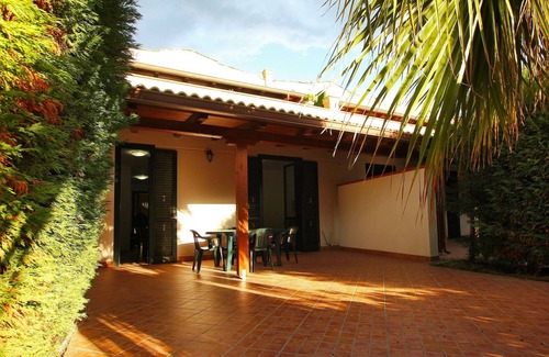 Contrada Pistavecchia 2 Apartment | 2 Bedrooms Modern Apartments by the SEA, Wi-Fi, A/C, Terrace, Pool available