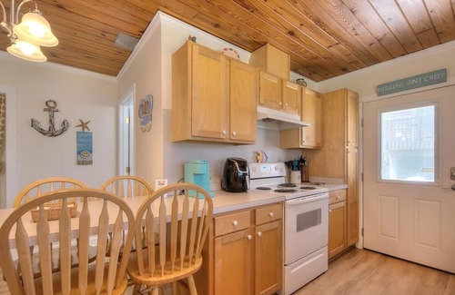 Yaupon Beach House | 2 Bedroom 1.5 Bath House, Walk to the Beach, Dog Friendly, Sleeps 5
