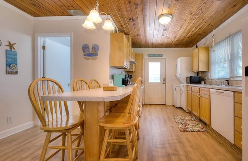 Yaupon Beach House | 2 Bedroom 1.5 Bath House, Walk to the Beach, Dog Friendly, Sleeps 5
