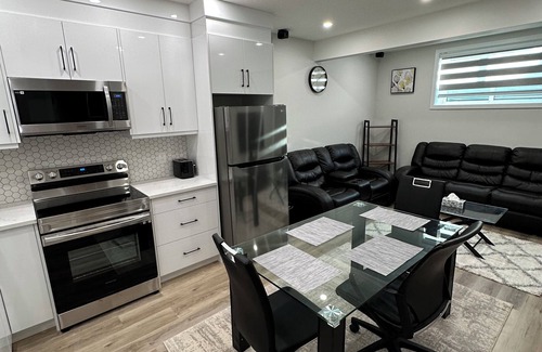 Keith House | 2 Bedroom 1.5 Bathroom Brand New Beautiful Suite